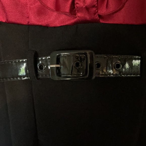 Fitted dress with belt. - Picture 4 of 4